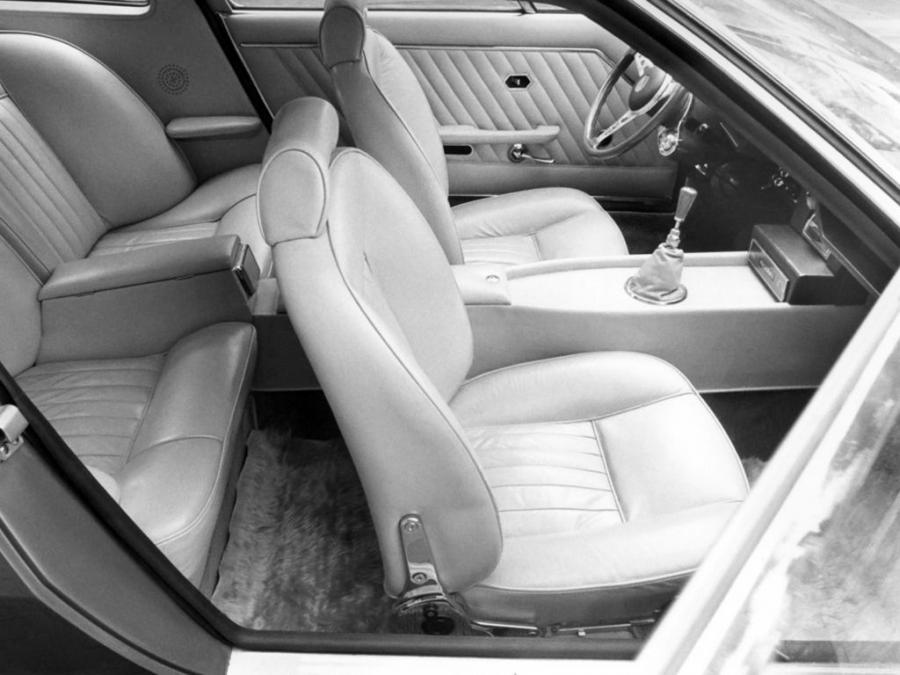 Интерьер Maserati Indy 1969 года  (фото 13 из 18)